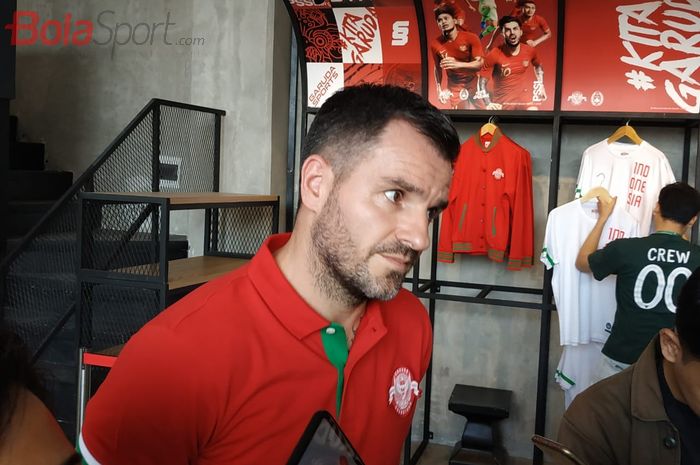 Pelatih timnas Indonesia, Simon McMenemy di Garuda Store, Jakarta, Sabtu (31/8/2019).