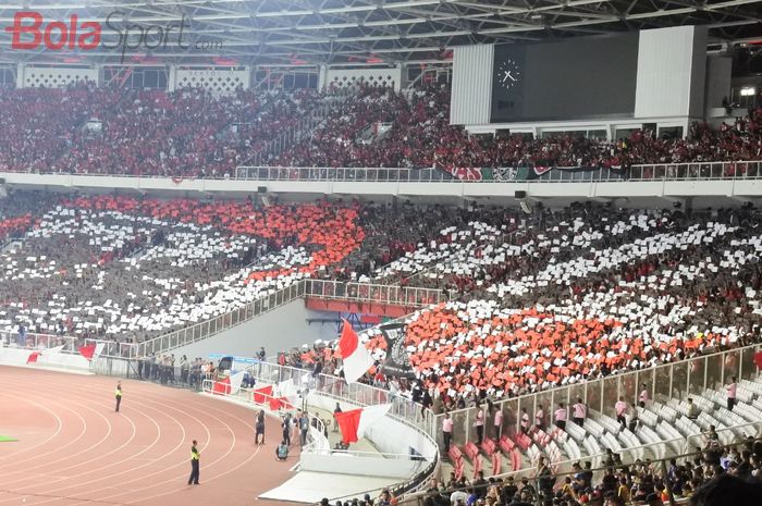 Koreo tribune selatan Stadion Utama Gelora Bung Karno, Jakarta, pada laga timnas Indonesia vs Malaysia di ajang Kualifikasi Piala Dunia 2022, Kamis (5/9/2019).