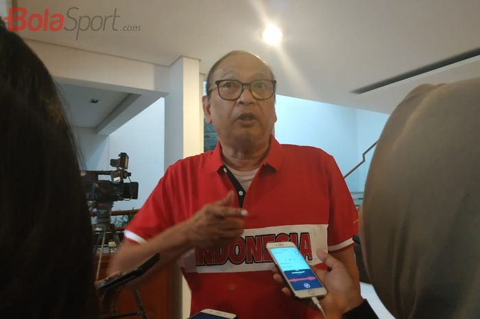 Rahim Soekasah menjawab pertanyaan wartawan di kediamannya di Jakarta Selatan, Senin (23/9/2019).