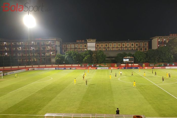 Suasana pertandingan Tira-Persikabo Vs Bhayangkara FC, di Stadion PTIK, Jakarta Selatan, Sabtu (19/10/2019).