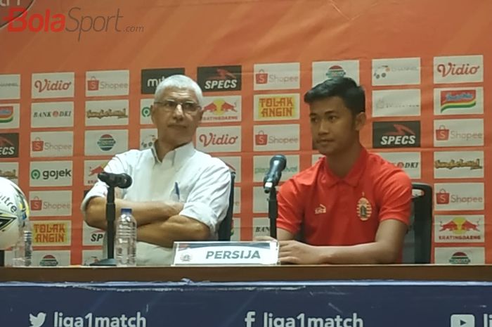 Pelatih dan pemain Persija Jakartak, Edson Tavares serta resky Fandi saat memberikan keterangan pers seusai laga kontra Persipura, Kamis (28/11/2019).