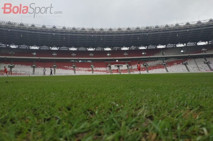 Stadion Utama Gelora Bung Karno (SUGBK) adalah salah satu venue dengan lapangan di Indonesia yang perawatannya dilakukan secara baik dan dikerjakan oleh profesional.