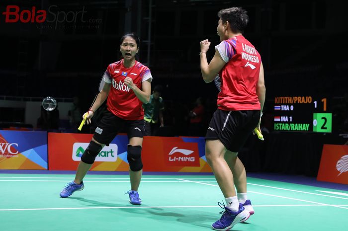 Pasangan ganda putri, Apriyani Rahayu/Ni Ketut Mahadewi Istarani saat melawan wakil Thailand, Jongkolphan Kititharakul/Rawinda Prajongjai, pada Kejuaraan Beregu Asia 2020, di Rizal Memorial Coliseum, Manila, Filipina, Kamis (13/2/2020).