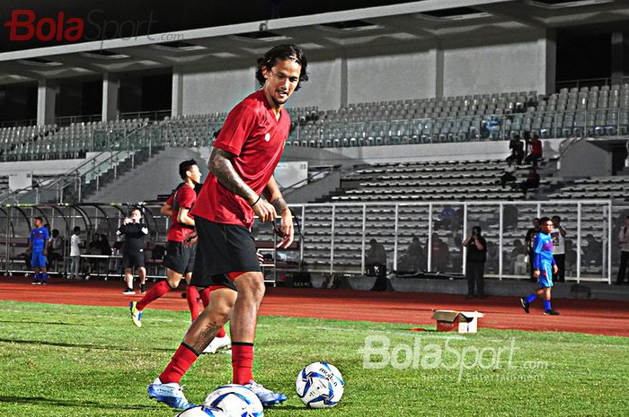 Irfan Bachdim saat  sedang latihan bersama Timnas Senior Indonesia di lapangan Madya, Jakarta (14/2/2020).