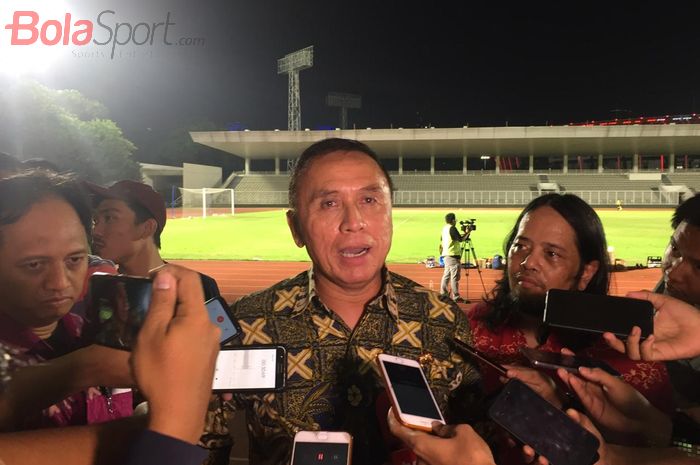 Ketua Umum PSSI, Mochamad Irawan setelah menyaksikan Uji Coba Timnas Indonesia melawan Persita Tangerang, di Stadion Madya, Senaayan, Jakarta, Jumat (21/2/2020).