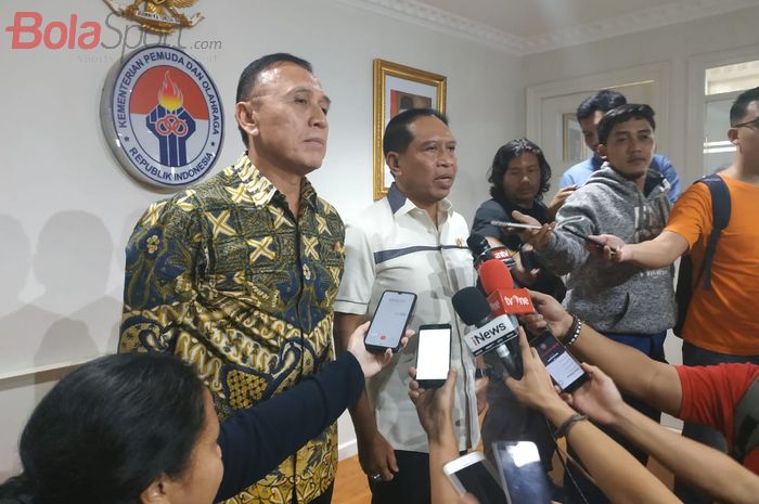 Ketum PSSI dan Menpora, Mochamad Iriawan serta Zainudin Marhali di Kantor Kemenpora, Jumat (21/2/2020).