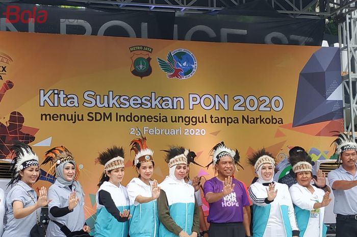 Polda Metro Jaya dan Kemenpora saling berkolaborasi mempromosikan Pekan Olahraga Nasional (PON) 2020 di Papua sekaligus kampanye anti-narkoba di Bundaran Hotel Indonesia (HI) dalam kegiatan car free day, Minggu (23/2/2020), pagi.