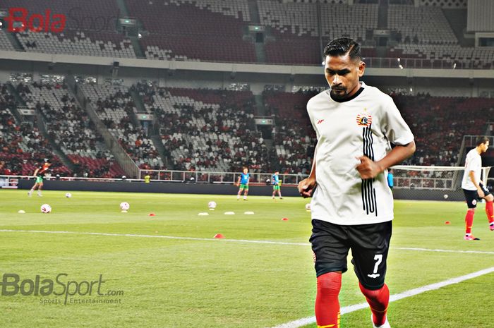 Gelandang Persija Jakarta,Ramdani Lestaluhu sedang latihan jelang laga Persija Jakarta vs Geylang Internasional di Stadion Utama Gelora Bung Karno, Jakarta (24/2/2020)