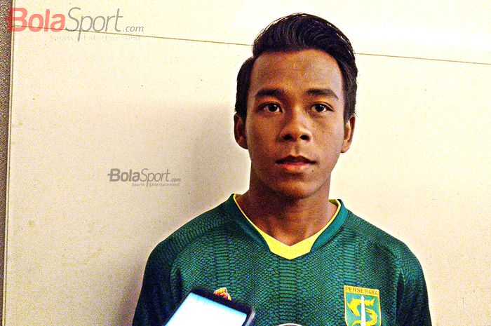 Pemain sayap Persebaya Surabaya, Muhammad Supriadi, saat diwawancarai dalam acara launching Liga 1 2020 di Hotel Fairmont, Jakarta (24/2/2020)