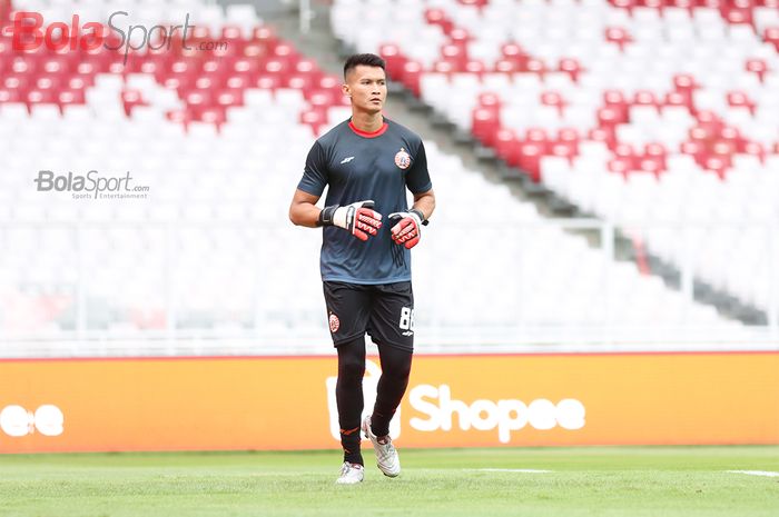 Kiper Persija Jakarta, Shahar Ginanjar , ikut serta dalam latihan jelang melawan Borneo FC di Stadion Gelora Bung Karno, Jakarta (29/2/2020)