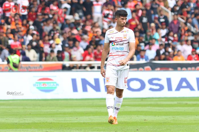 Bek Borneo FC, Kevin Gomes,  ketika laga Persija Jakarta melawan Borneo FC di Stadion Utama Gelora Bung Karno, Jakarta.