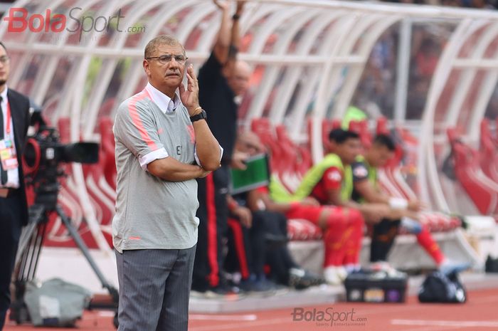 Pelatih Borneo FC, Edson Tavares, ketika laga Persija Jakarta melawan Borneo FC di Stadion Utama Gelora Bung Karno, Jakarta (1/3/2020)