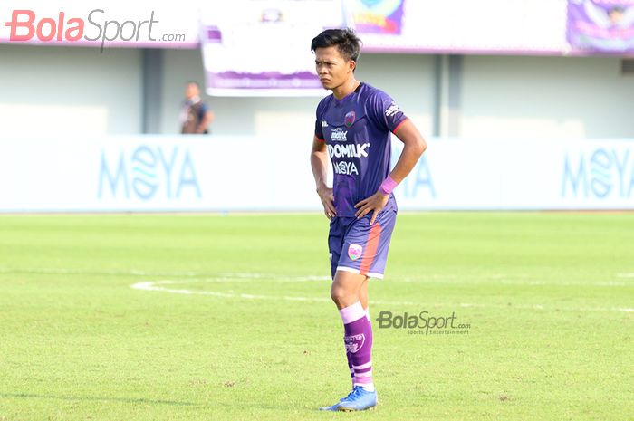 Bek sayap Persita Tanggerang, Edo Febriansyah saat menghadapi PSM Makassar di Stadion Sport Centre, Tangerang (6/3/2020)