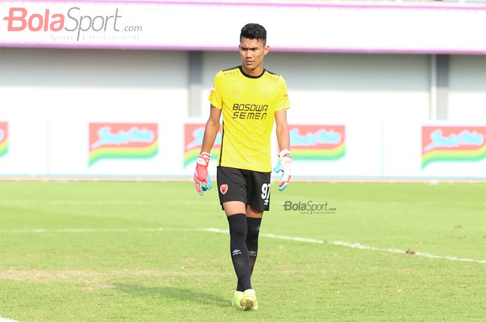 Kiper PSM Makassar, Hilmansyah, saat menghadapi Persita Tanggerang di Stadion Sport Centre, Tanggerang (6/3/2020)