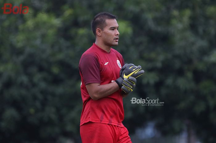 Kiper Persija Jakarta, Andritany Ardhiyasa, ketika menjalani latihan di Lapangan Sutasoma Halim, Jakarta Timur (9/3/2020)