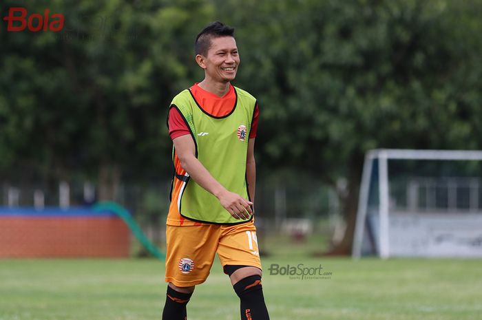 Bek kanan Persija Jakarta, Ismed Sofyan, ketika menjalani latihan di Lapangan Sutasoma Halim, Jakarta Timur (9/3/2020)