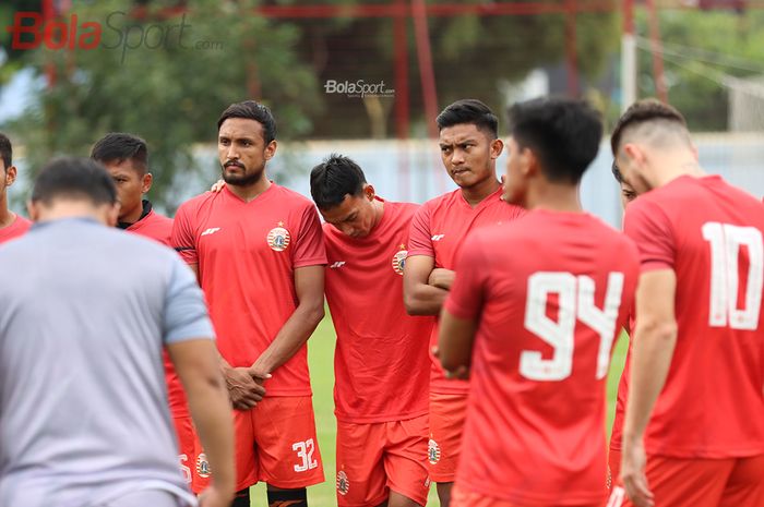 Rohit Chand, Novri Setiawan, Rafli Mursalim, beserta tim Persija Jakarta sedang menjalani latihan di Lapangan Sutasoma, Halim, Jakarta Timur (11/3/2020)