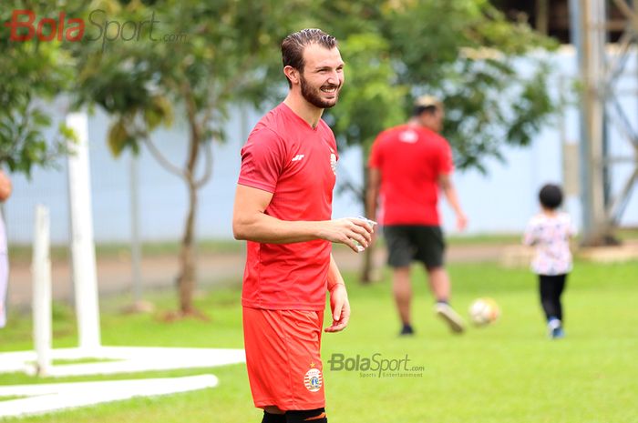 Bek Persija Jakarta, Marco Motta, sedang menjalani latihan di Lapangan Sutasoma, Halim, Jakarta Timur (11/3/2020)