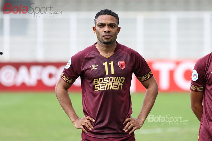 Penyerang PSM Makassar, Osas Saha, ketika laga AFC yang mempertemukan timnya dengan Kaya Futbol Club&ndash;Iloilo di Stadion Madya, Senayan, Jakarta Selatan (10/3/2020