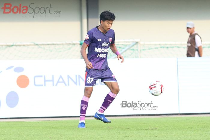 Bek Persita Tanggerang, Edo Febriansyah, ketika laga Persita Tanggerang melawan PSM Makassar di Stadion Sport Center, Kelapa Dua, Tanggerang (6/3/2020)