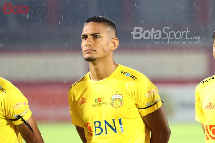 Gelandang Bhayangkara FC, Renan Silva, ketika laga menghadapi Persija Jakarta di Stadion PTIK, Melawai, Jakarta Selatan (14/3/2020)