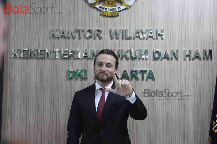 Pemain Persija, Marc Klok, resmi menjadi warga negara Indonesia, Kamis (12/11/2020).