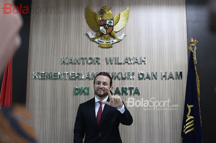 Pemain Persija, Marc Klok, resmi menjadi warga negara Indonesia, Kamis (12/11/2020).