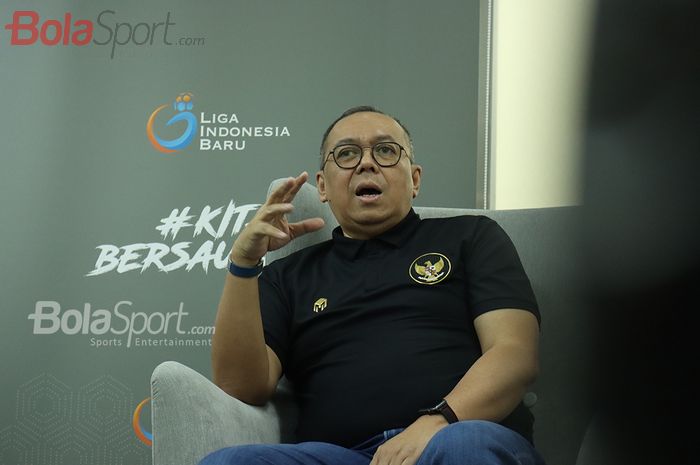 Direktur Utama PT Liga Indonesia Baru (LIB), Akhmad Hadian Lukita, sedang wawancara eksklusif dengan BolaSport.com pada 19 November 2020