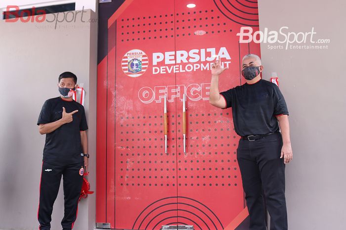 Direktur Olahraga Persija, Ferry Paulus, bersama dengan CEO Persija Jakarta, Ambono Janurianto, secara resmi meresmikan Persija Development di Lapangan NYTC, Sawangan, Depok, Jawa Barat, 28 November 2020. 
