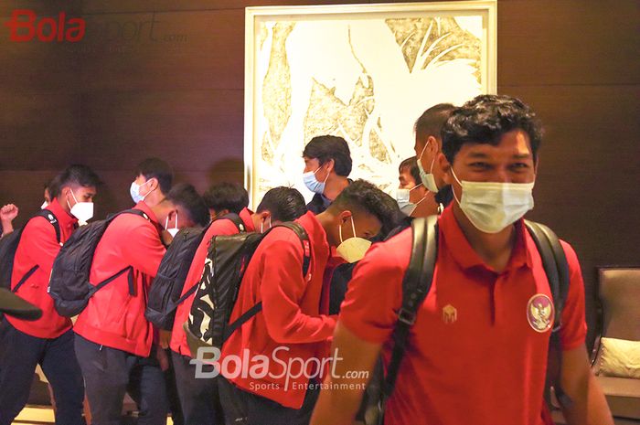 Muhammad Adi Satryo bersama rekan-rekan timnas U-19 Indonesia pamit untuk berangkat ke Spanyol di Hotel Fairmont, Jakarta, 26 Desember 2020.