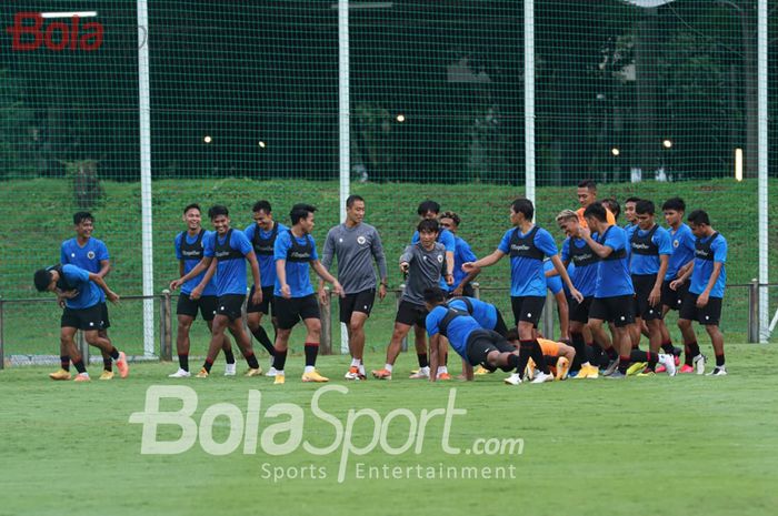 Timnas U-22 Indonesia besutan Shin Tae-yong sedang menjalani pemusatan latihan di lapangan D, Senayan, Jakarta, 10 Februari 2021