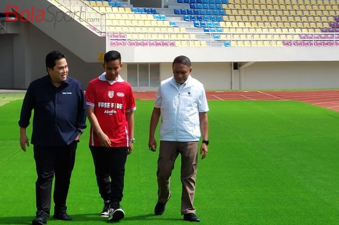 Ketum PSSI, Erick Thohir, Waketum PSSI Zainudin Amali, dan Wali Kota Solo Gibran Rakabuming, saat berkunjung ke Stadion Manahan, Solo, Minggu (12/3/2023).
