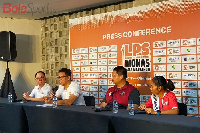 Konferensi pers usai digelarnya LPS Monas Half Marathon 2023, yang turut dihadiri oleh Menpora Dito Ariotedjo, di Senayan, kawasan Jakarta Selatan, Minggu (02/07/2023).