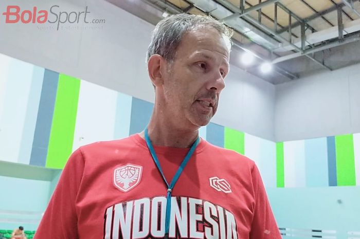 Pelatih Tim Nasional Bola Basket Putra Indonesia, Milos Pejic, yang ditemui usai latihan di Senayan, kawasan Jakarta Selatan, Minggu (30/07/2023).