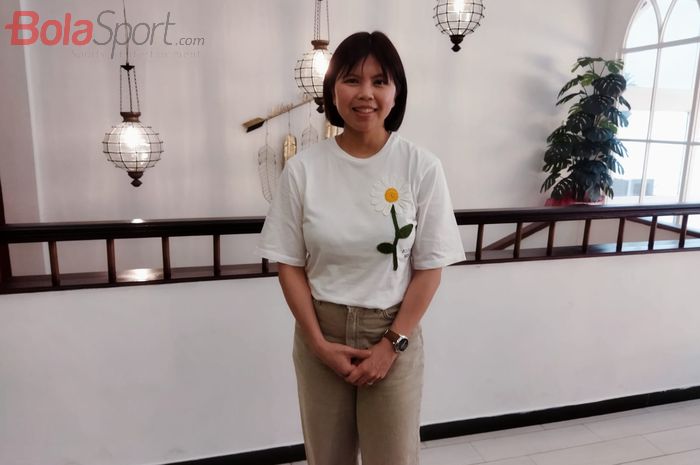 Mantan ganda putri Indonesia, Greysia Polii, berpose setelah acara media gathering di Kawasan Kwitang, Jakarta, Rabu (2/8/2023).