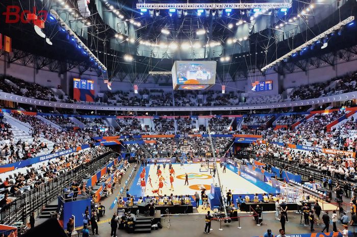 Suasana latihan Timnas Kanada dan Prancis jelang pertandingan di gim kedua FIBA World Cup 2023, yang diselenggarakan di Indonesia Arena, Gelora Bung Karno, Jumat (25/8/2023).