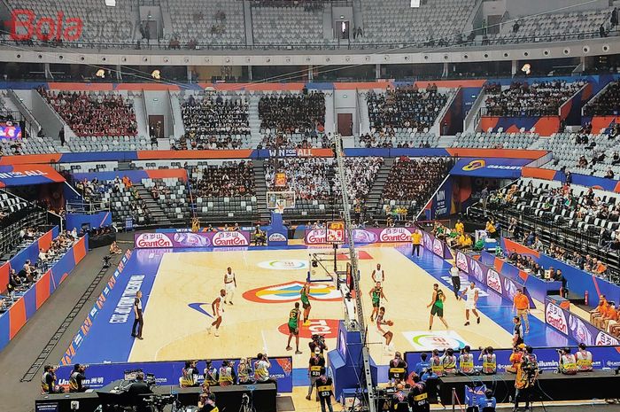 Suasana pertandingan antara Pantai Gading vs Brasil di FIBA World Cup 2023, yang diselenggarakan di Indonesia Arena, Gelora Bung Karno, Jakarta, Rabu (30/8/2023).