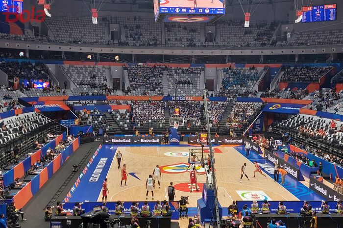 Suasana pertandingan antara Lebanon vs Pantai Gading di FIBA World Cup 2023, yang berlangsung di Indonesia Arena, Gelora Bung Karno, Jakarta, Kamis (31/8/2023).