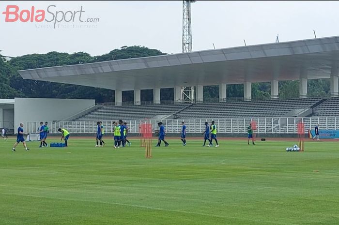 Suasana latihan timnas U-17 Inggris saat menjalani latihan jelang melawan Iran di Stadion Madya, Senayan, Jakarta Pusat, Senin (13/11/2023).