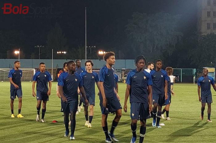 Suasana pemain timnas U-17 Prancis menjalani latihan jelang babak 16 besar Piala Dunia U-17 2023 di Stadion Soemantri Brodjonegoro, Jakarta Selatan, Selasa (21/11/2023).