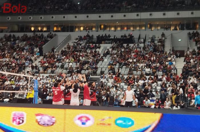 Tim Indonesia All-Star berkolaborasi dengan Megawati Hangestri Pertiwi dan Yeom Hye-seon (kapten Red Sparks) pada Fun Volleyball di Indonesia Arena, Sabtu (20/4/2024).
