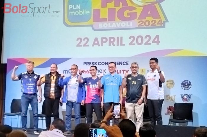 Manajer tim voli putra yang berpartisipasi pada Proliga 2024 berpose dalam konferensi pers di Jakarta, Senin (22/4/2024).