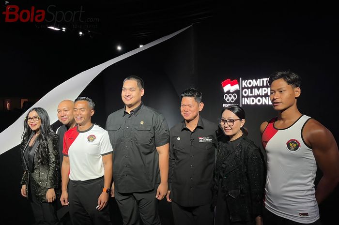 Konferensi pers peluncuran jersey Tim Indonesia untuk Olimpiade 2024 yang diselenggarakan di kawasan Dharmawangsa, Jakarta Selatan, Kamis (4/7/2024).