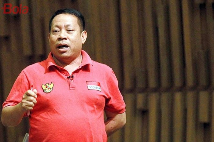 Calon Ketua Umum PSSI, Sarman El Hakim, memaparkan visi misi pada debat terbuka jelang pemilihan Ketua Umum PSSI 2016-2020 di Hall SCTV Tower, Jakarta, Selasa (4/10/2016).