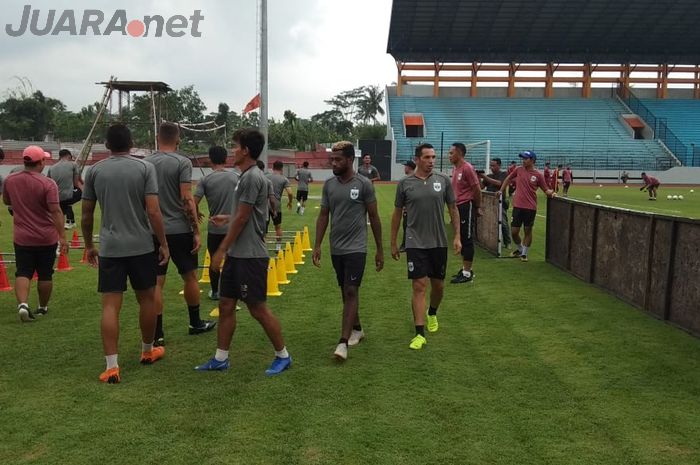 Sesi latihan resmi PSIS Semarang termasuk Silvio Escobar jelang pertemuan dengan Kalteng Putra  di Stadion Moch Soebroto, Kota Magelang, Jawa Tengah, Kamis (16/5/2019).