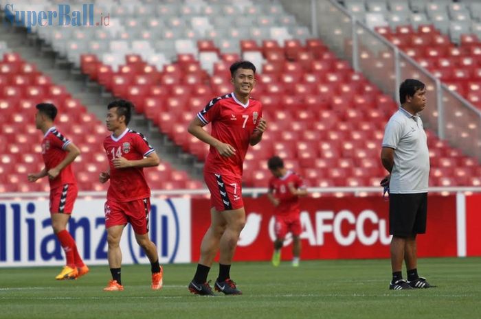 Para pemain Becamex Binh Duong berlatih di Stadion Utama Gelora Bung Karno, Senayan, Jakarta, Senin (25/2/2019), untuk persiapan melawan Persija Jakarta dalam penyisihan grup Piala AFC 2019. 