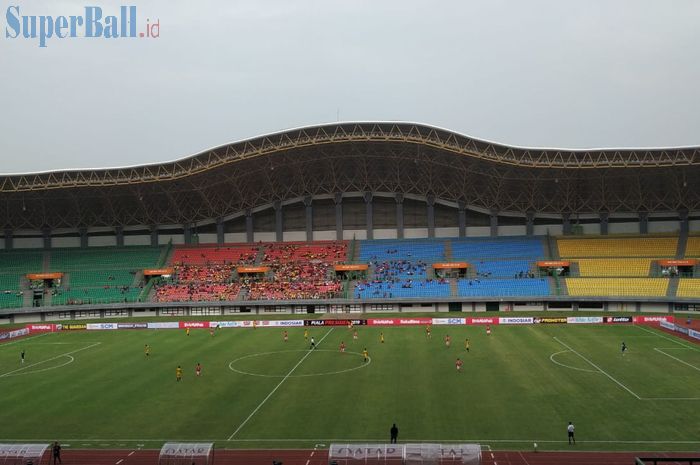 Pertandingan antara Bhayangkara FC melawan Semen Padang pada partai pertama Grup B Piala Presiden 2019 di Stadion Patriot Chandrabhaga, Bekasi, Minggu (3/3/2019).