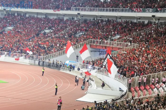 Suasana tribune selatan Stadion Gelora Bung Karno, Jakarta, pada laga timnas Indonesia vs Malaysia di ajang Kualifikasi Piala Dunia 2022, Kamis (5/9/2019).