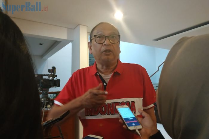 Rahim Soekasah menjawab pertanyaan wartawan di kediamannya di Jakarta Selatan, Senin (23/9/2019).