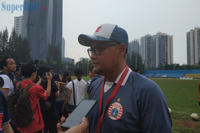 Asisten pelatih Persija Jakarta, Sudirman, di Stadion Soemantri Brodjonegoro, Jakarta, Senin (25/11/2019).
